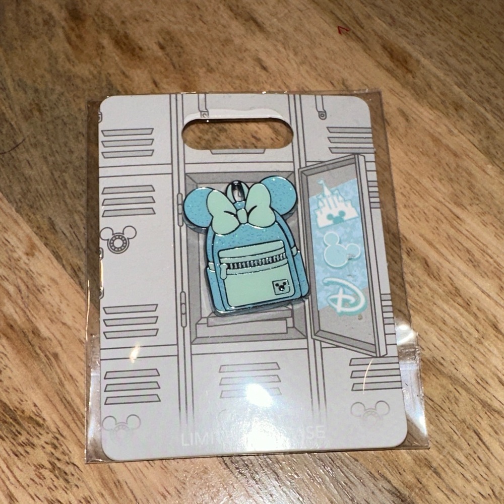 Disney Arendelle Aqua Limited Release Minnie Mouse Backpack Trading Pin